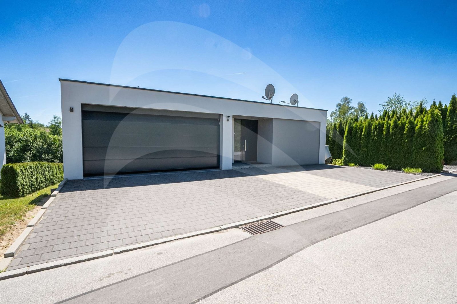 Salzweg: Modernes Einfamilienhaus mit großem Grundstück Salzweg: Modernes Einfamilienhaus mit großem Grundstück