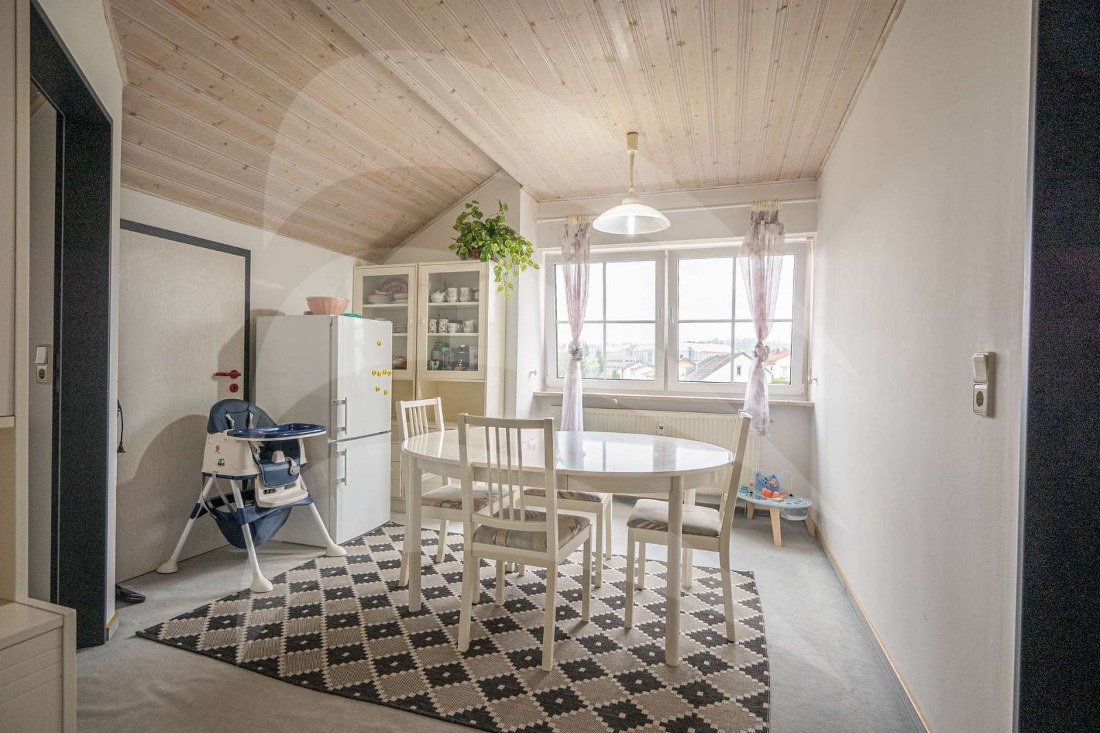 Attraktive 2,5-Zimmer-Wohnung in ruhiger Lage mit Donaublick Attraktive 2,5-Zimmer-Wohnung in ruhiger Lage mit Donaublick