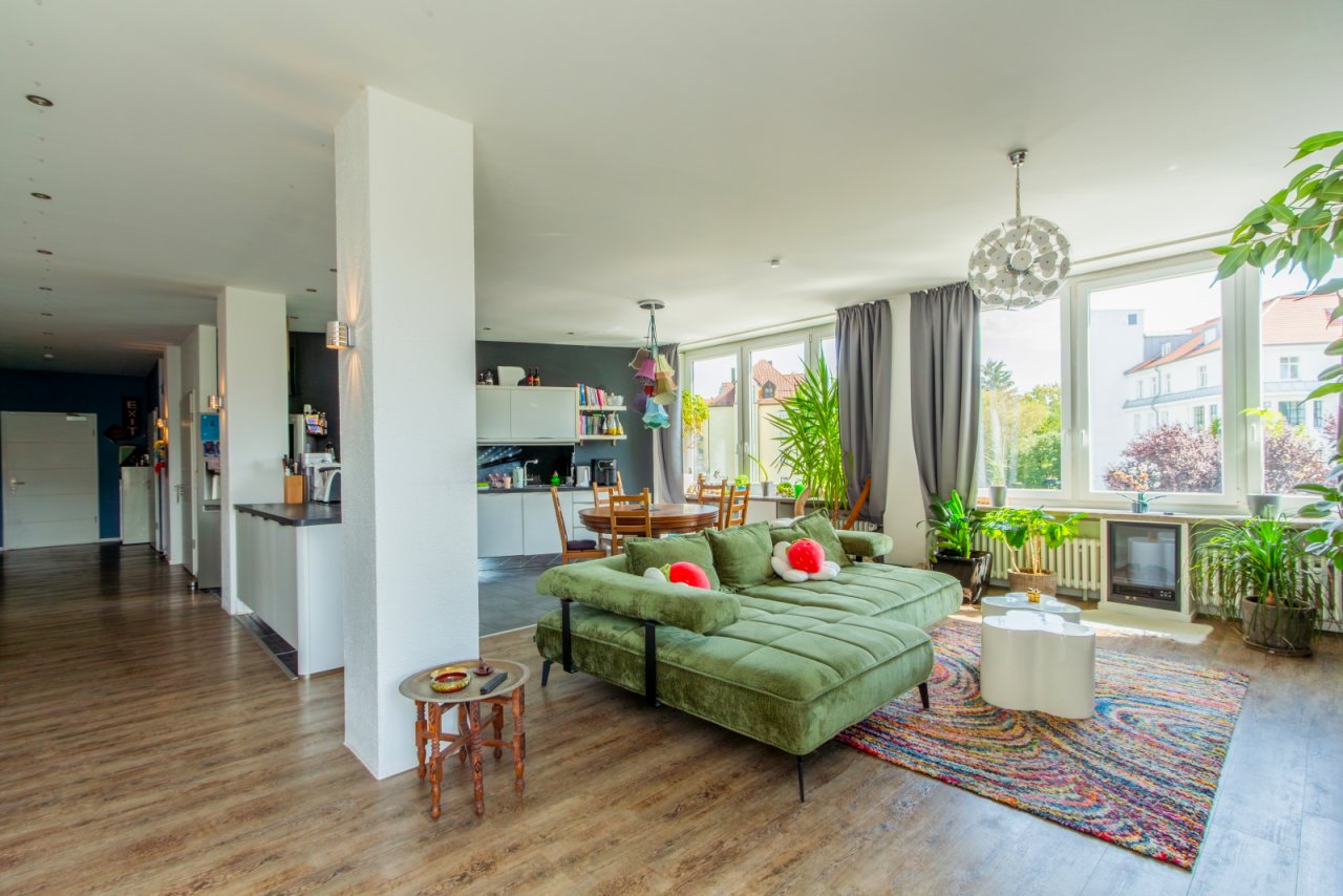 Wohnzimmer mit offener Küche Wohnzimmer mit offener Küche