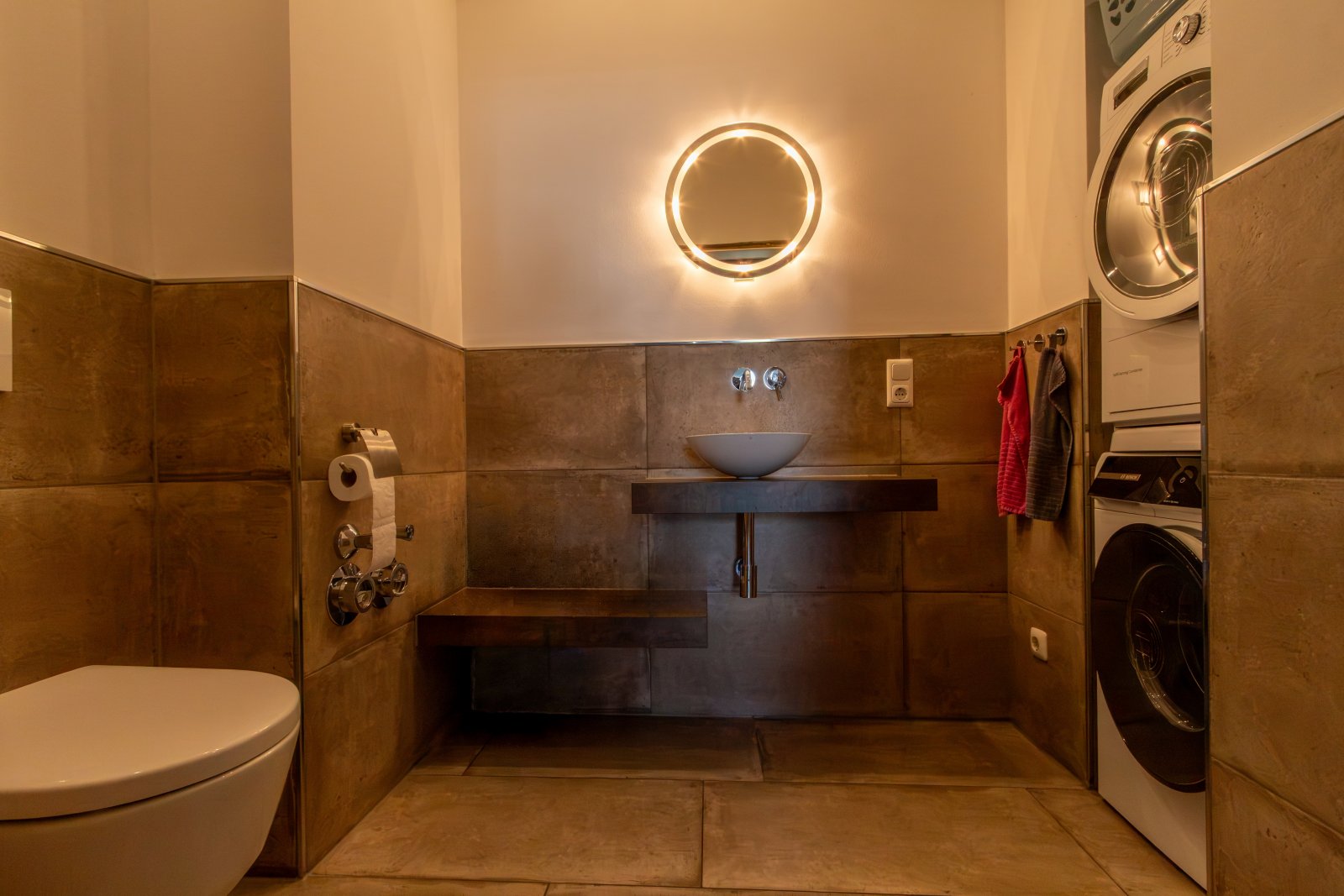 Gäste-WC mit Platz für Waschmaschine/Trockner Gäste-WC mit Platz für Waschmaschine/Trockner