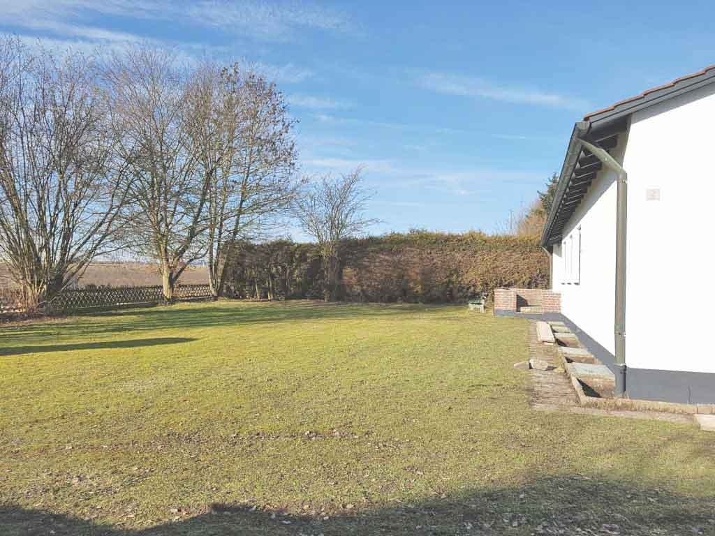 Südwestseite mit Garten Südwestseite mit Garten